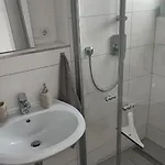 & Moeblierte In Kahl Am Main, Self-check-in, W-lan, Kuechenzeile Fuer Selbstversorgung, Pkw-platz Kahl am Main