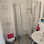 Πανσιόν & Moeblierte In Kahl Am Main, Self-check-in, W-lan, Kuechenzeile Fuer Selbstversorgung, Pkw-platz