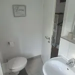 Πανσιόν & Moeblierte In Kahl Am Main, Self-check-in, W-lan, Kuechenzeile Fuer Selbstversorgung, Pkw-platz 4*