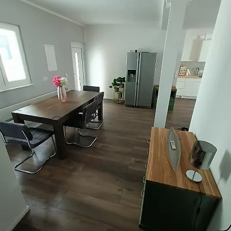 Penzion & Moeblierte In Kahl Am Main, Self-check-in, W-lan, Kuechenzeile Fuer Selbstversorgung, Pkw-platz 4*