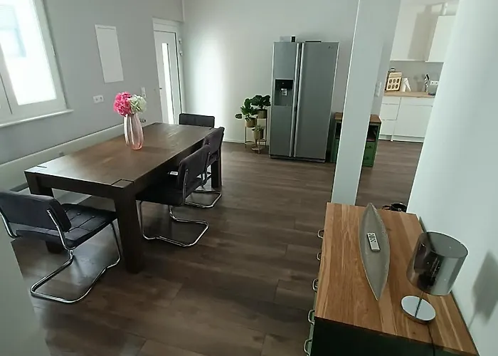 Pensjonat & Moeblierte In Kahl Am Main, Self-check-in, W-lan, Kuechenzeile Fuer Selbstversorgung, Pkw-platz 4*