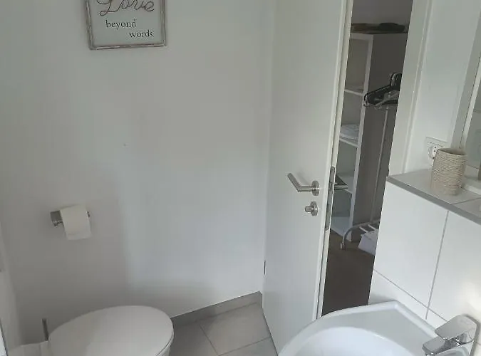 Pensjonat & Moeblierte In Kahl Am Main, Self-check-in, W-lan, Kuechenzeile Fuer Selbstversorgung, Pkw-platz 4*