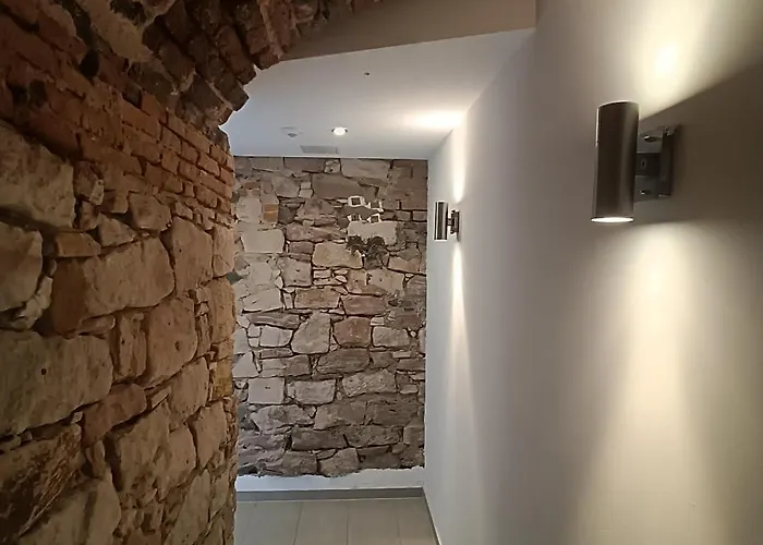 Maison d'hôtes & Moeblierte In Kahl Am Main, Self-check-in, W-lan, Kuechenzeile Fuer Selbstversorgung, Pkw-platz