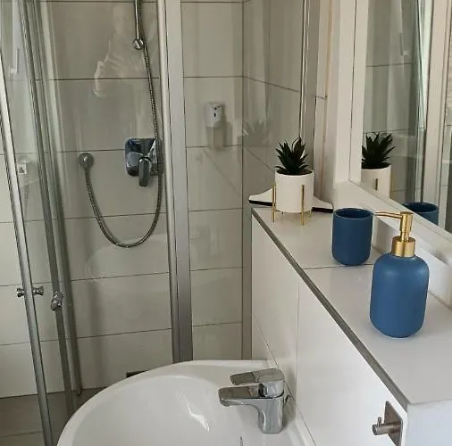 Maison d'hôtes & Moeblierte In Kahl Am Main, Self-check-in, W-lan, Kuechenzeile Fuer Selbstversorgung, Pkw-platz