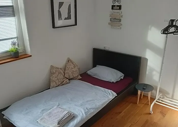 & Moeblierte In Kahl Am Main, Self-check-in, W-lan, Kuechenzeile Fuer Selbstversorgung, Pkw-platz 4*